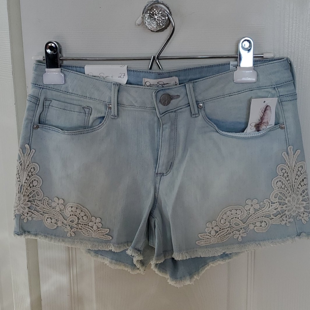 🌹NWT Jessica Simpson shorts w embroidered design